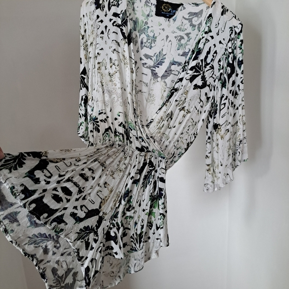 Blue Life | White , black & green deep v neck shorts romper/ Jumpsuit - Picture 5 of 11